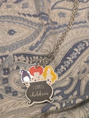 ❤️10/$10 New Hocus pocus necklace halloween